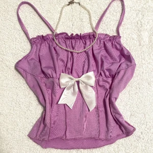 Linne - Jätte fint syrenlila linne<3 OBS accessoarerna ingår EJ (halsband, rosett)