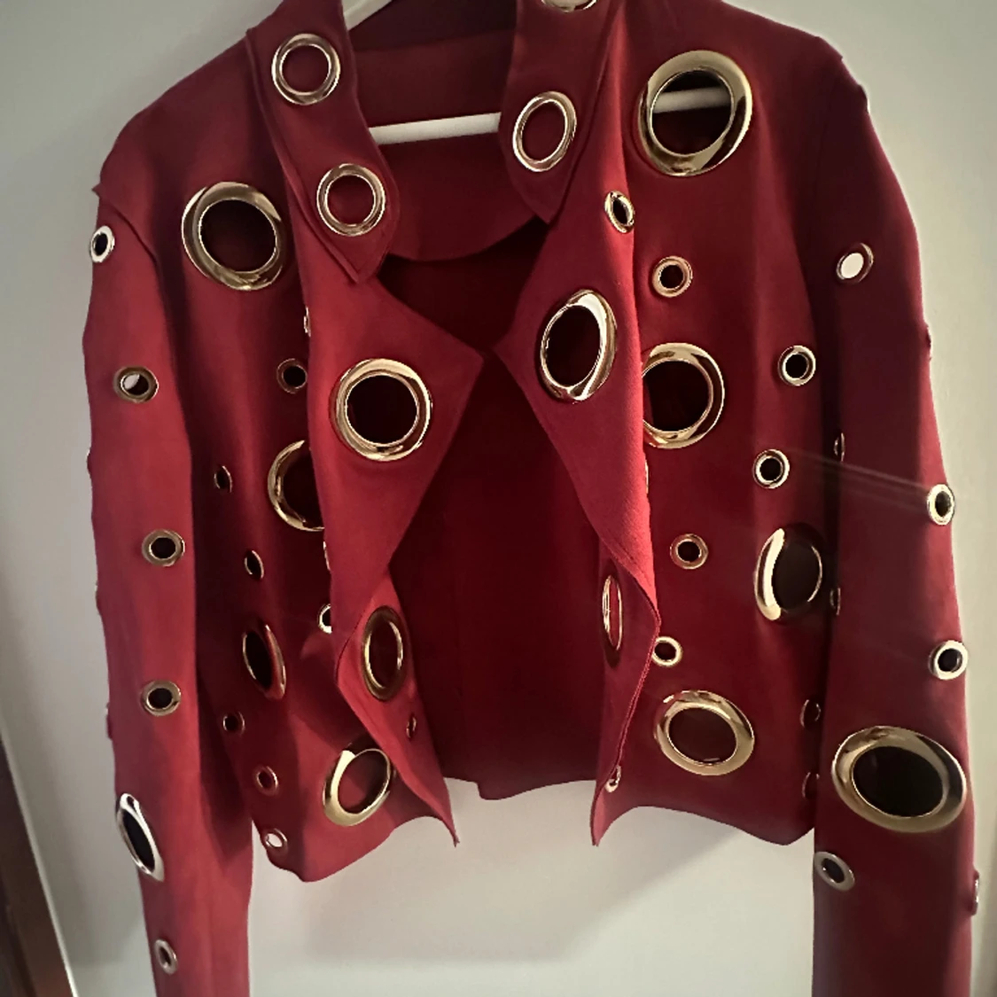 Röd jacka mel guld hål❤️ - 91