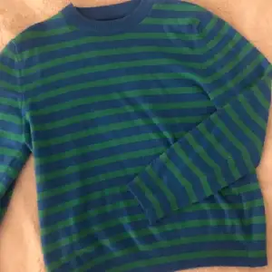 Jättefin randig tröja fran zara säljer då den inte kommer till användning längre. Storlek S (lånade bilder)