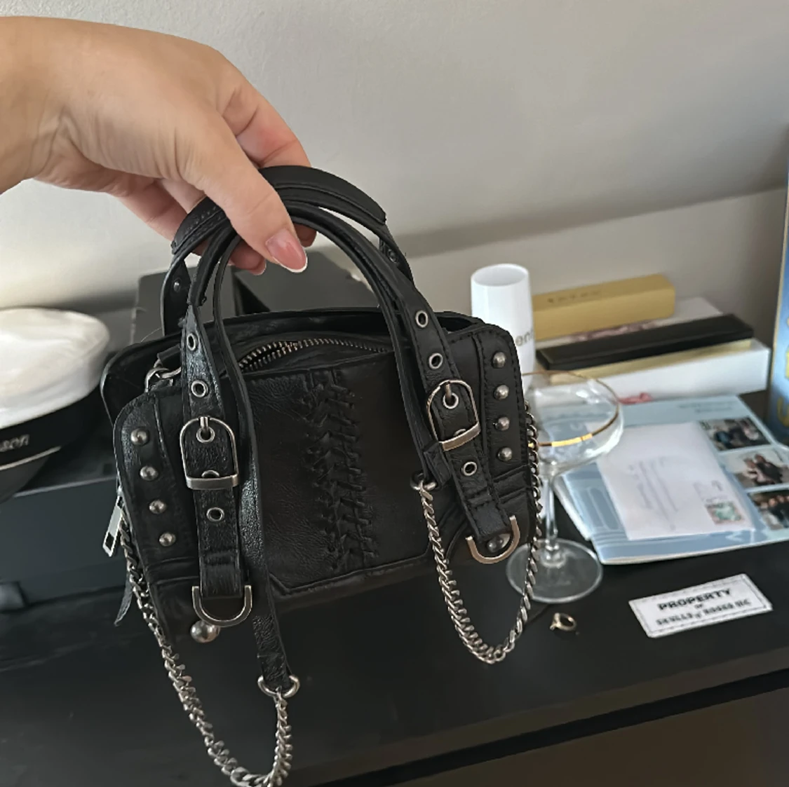 Svart liten axelbandsväska - 90