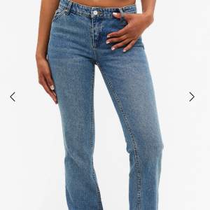 jöttefina bootcut jeans. de är låga i midjan och helt nya med prislappsr kvar. använd köp nu💞