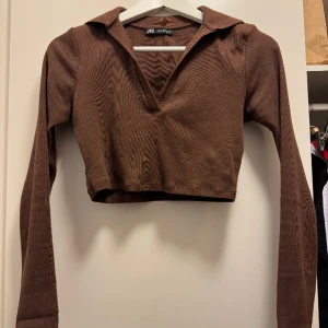 Topp från Zara - Brun topp från Zara i storlek M, använd max 5 ggr!💖