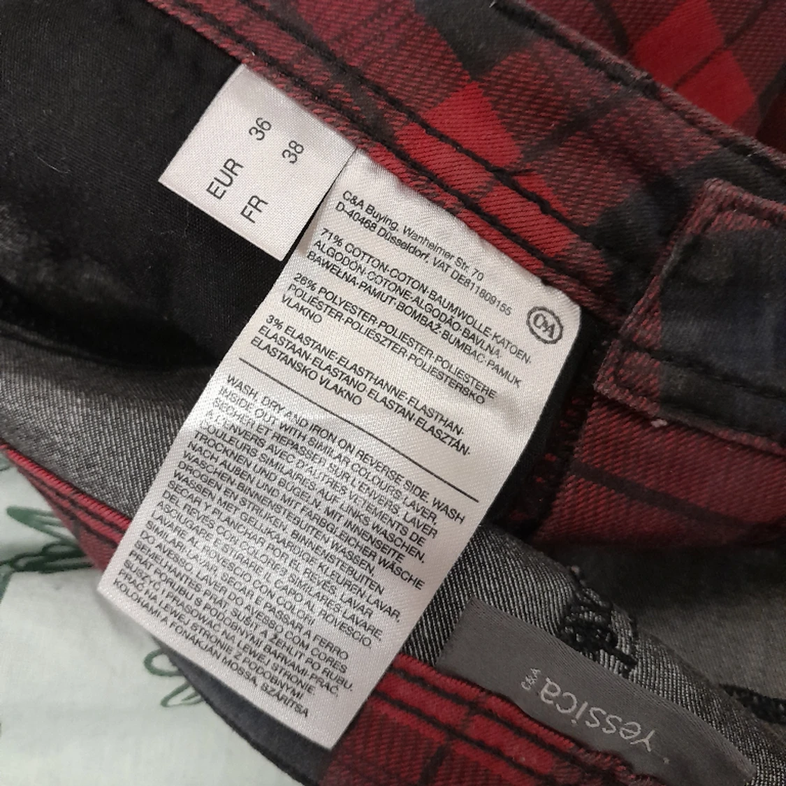 Svart, röd rutiga skinny "jeans" - 90