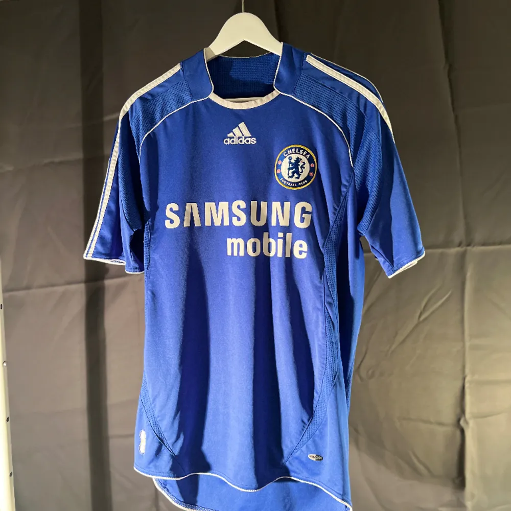 Chelsea hemmatröja från säsongen 06/07. 10/10 skick.. T-shirts.