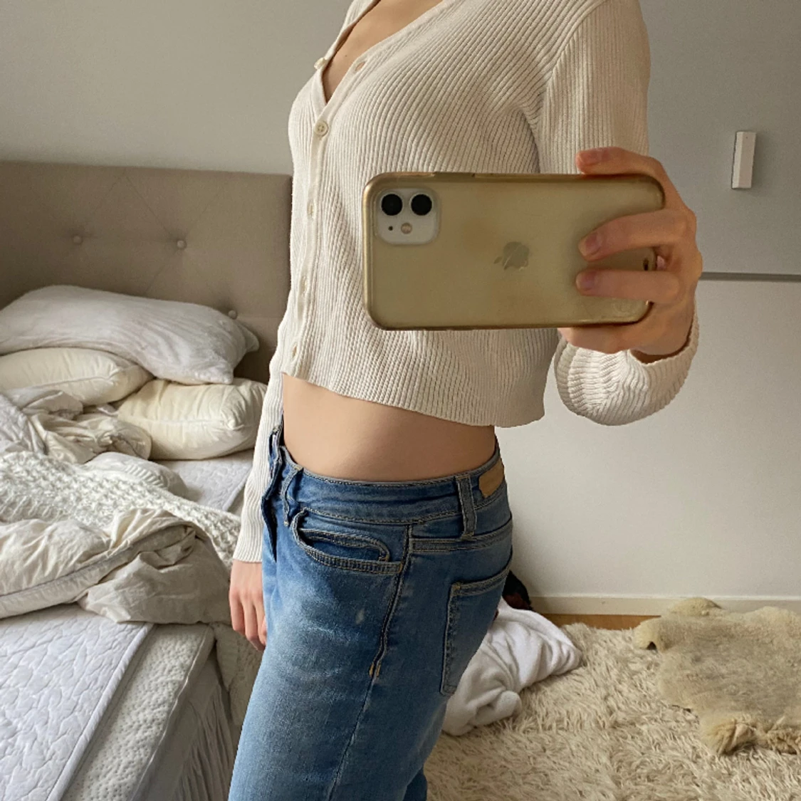 Brandy Melville button up crop top. 🤍 - 90