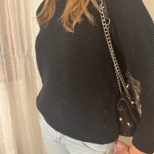 Svart tröja  - Använd någon enstaka gång, inga synliga skador ❤️‍🩹 