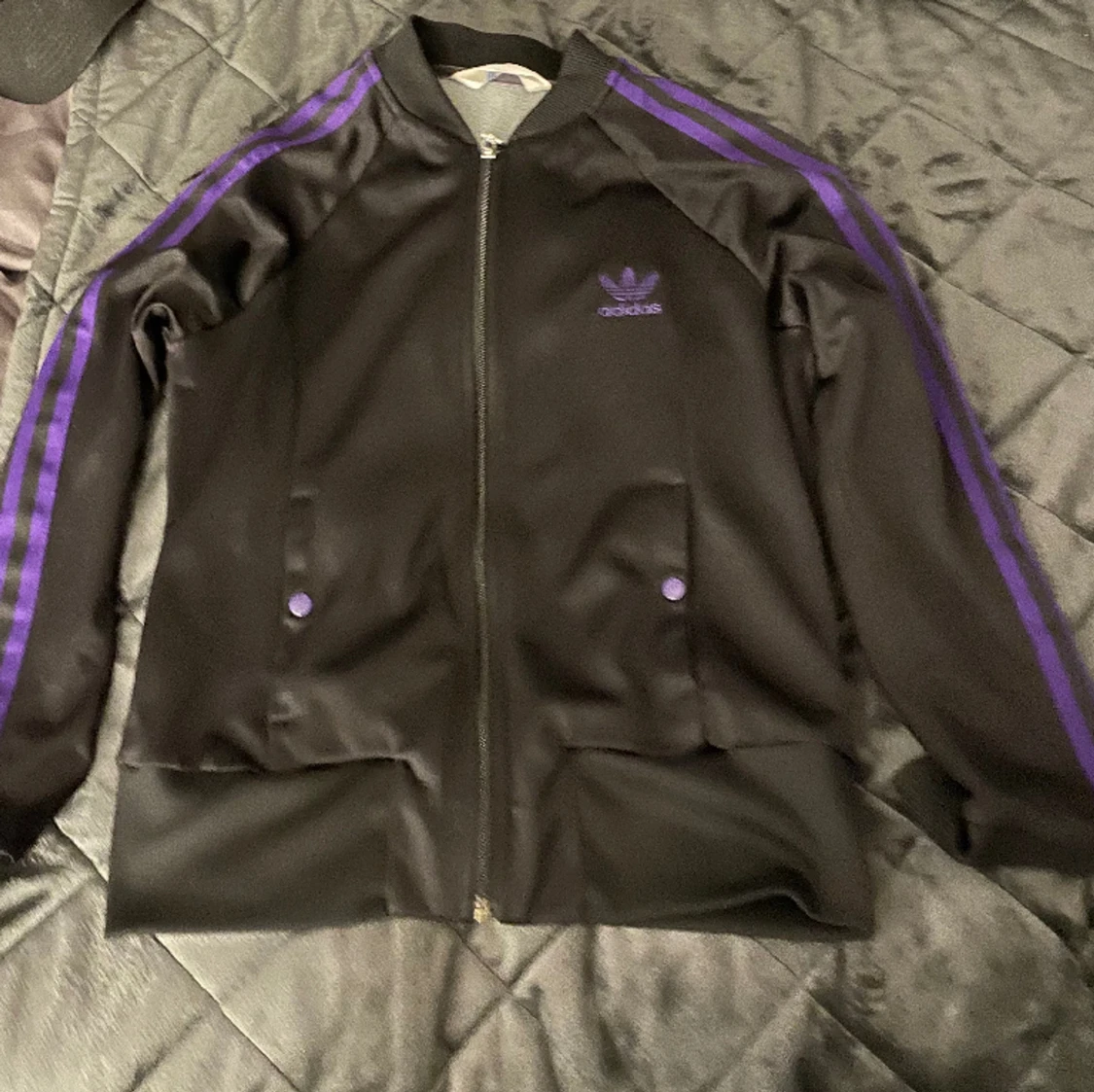 Svart/lila jacka 