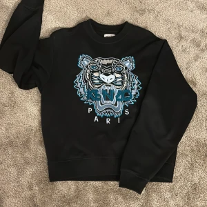 Kenzo tröja - 10/10 i skick som ny, knappt använd!