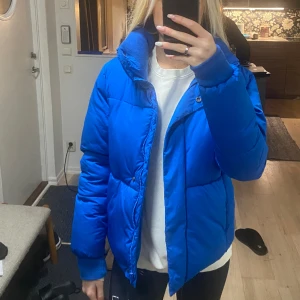 jacka - Hyfsat varm jacka som är bra i skick.