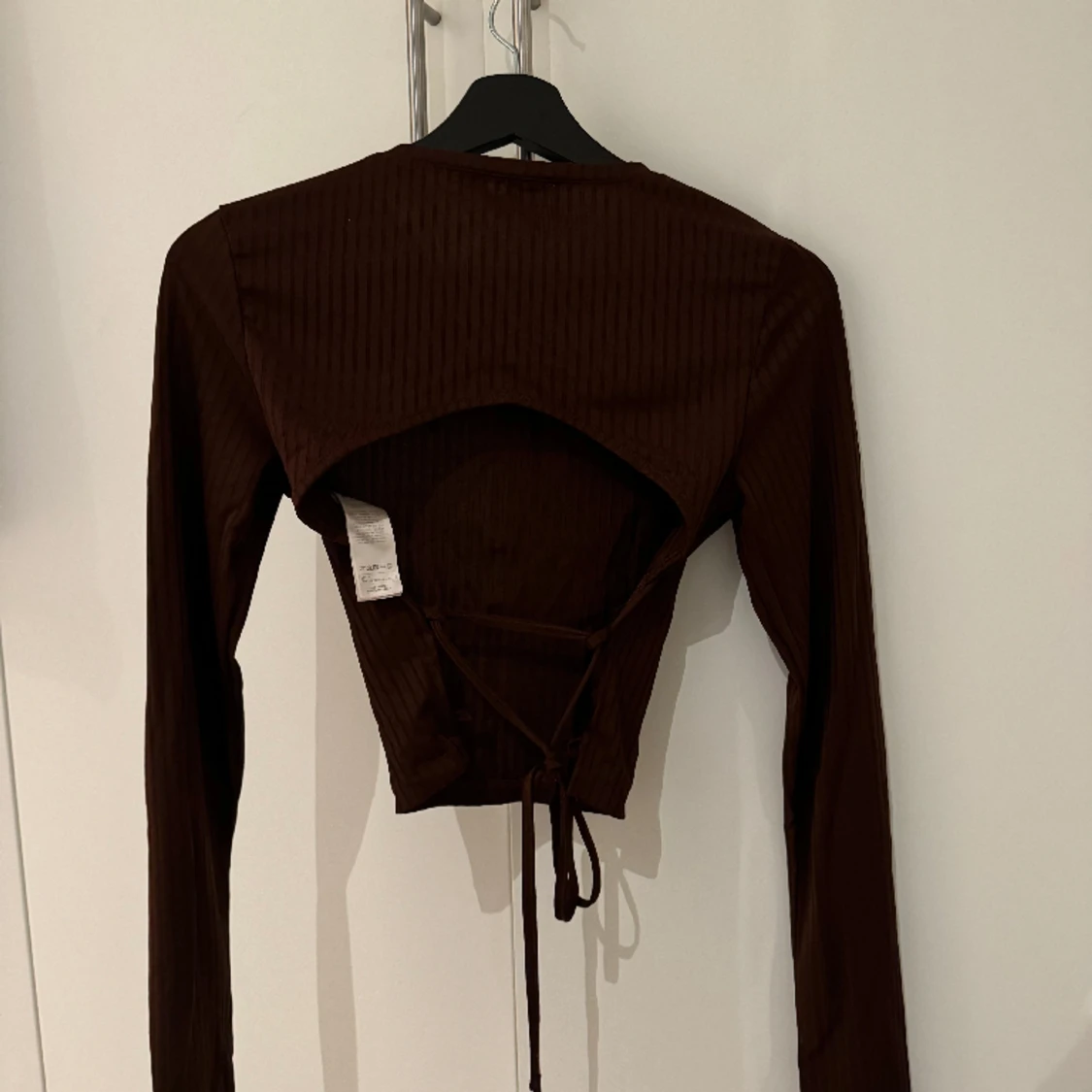 Långärmad topp med öppen rygg - 91