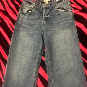 Baggy jeans  - Skriv för bättre bilder eller fråger 