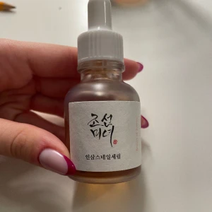 Serum - Revive serum från beauty of Joseon, använt endast 1-2 veckor då jag köpt annat, nästan helt fylld 💗
