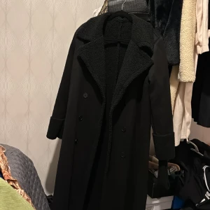Snygg lång kappa  - Oanvänd helt ny 