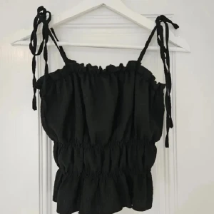 Topp - Helt oanvänd topp från shein, nyskick och ganska bra kvalitet men var tyvärr ej min stil❤️