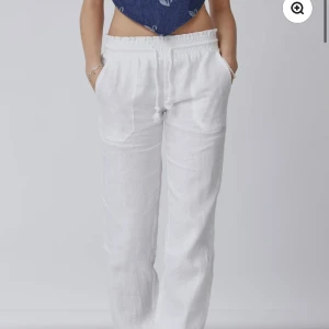 linnebyxa  - köpta på Skagen clothing, de är för långa i benen på mig som är 167 cm, säljer då de är för stora, i princip oanvända, nypris 800 kr🤍