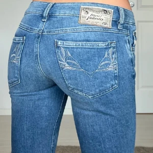 Diesel jeans - midjemått: 35cm rakt över, innerbenslängd: 80cm 💗 