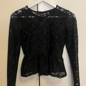 Volang blus  - Volang spetts topp från Gina tricot storleks xs 🤍