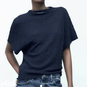 Blå zara topp - Säljer denna blåa zara toppen då den inte kommer till användning längre!💞 