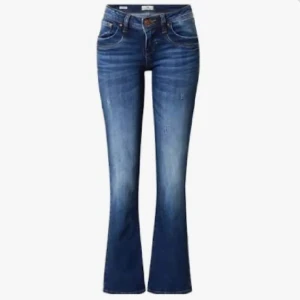 Ltb jeans - Funderar nu på att sälja mina älskade Ltb jeans i modellen ”valerie”🌟 verkligen så fina och jättesköna!! Säljer då de tyvärr är för stora för mig💞inga defekter, toppskick!!