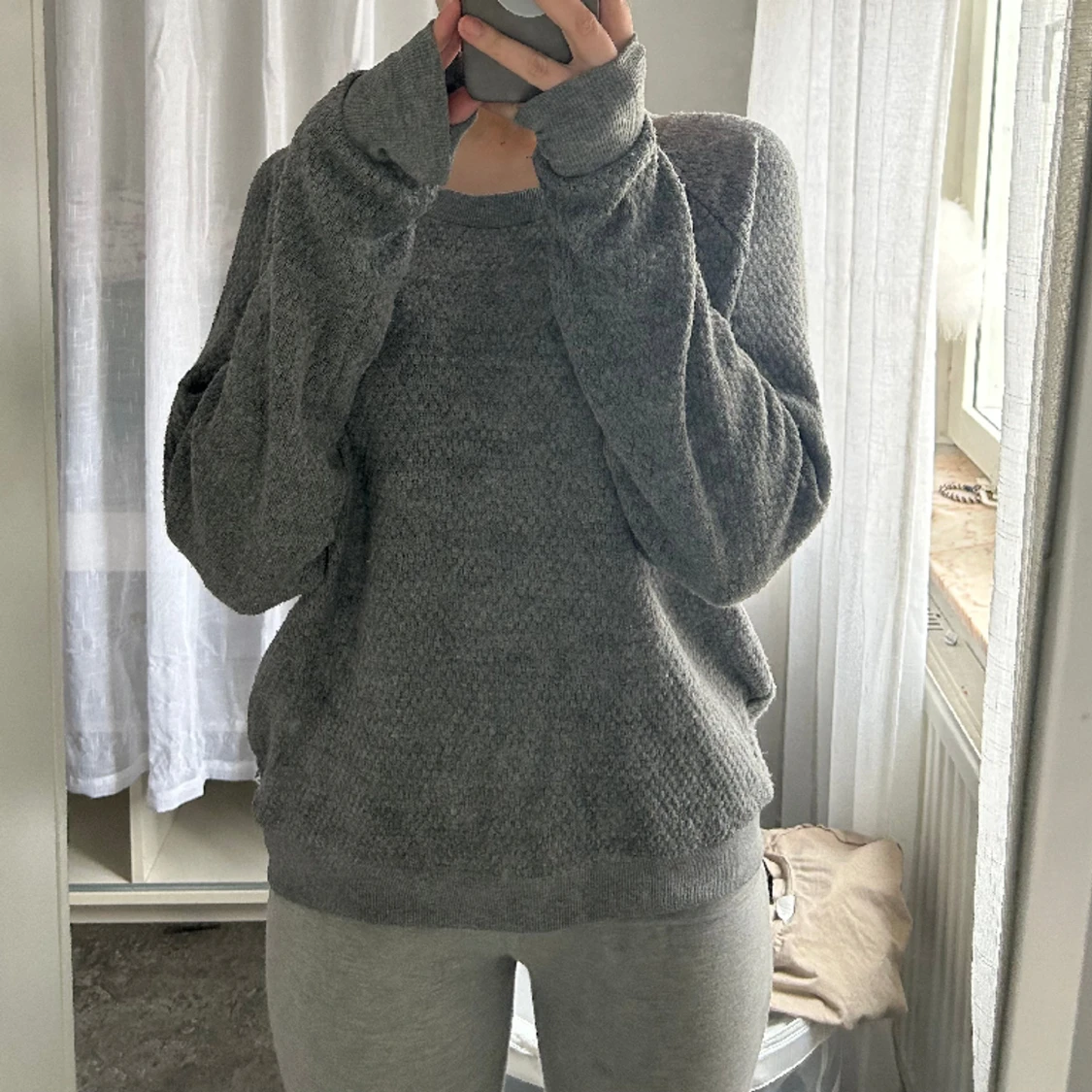 Grå mjuk tröja