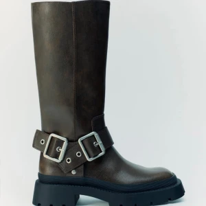 Bikerboots - Säljer superfina helt oanvända stövlar som tyvärr var för stora💔Kan skicka fler bilder privat, om det önskas✨ 