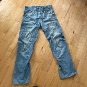 Levis ljusblå baggy jeans storlek W30 - Mycket bra skick, har knappt använt dom 