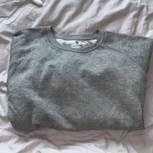 Hoodie  - Säljer för jag ej använder 