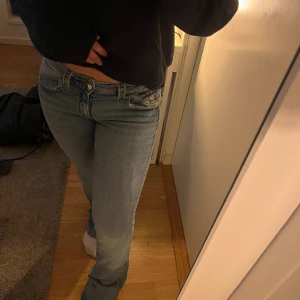 Jeans - Säljer dess jeans från gina i storlek 170, passar xs/s. De är i väldigt bra skick