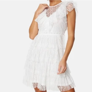 Litzy frill dress - Hej!! Intressekoll på min klänning från bubbleroom, beställde innan den blev slutsåld men tyvärr för stor… 🙏🏼  Obs, nypris 899 Byter den jättegärna mot en xs med om någon har!!!