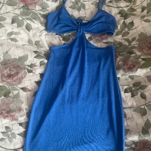 sommarklänning  - världens sötaste klänning! köpte på hm för 150kr! Är i väldigt bra skick. Säljer för 75kr!