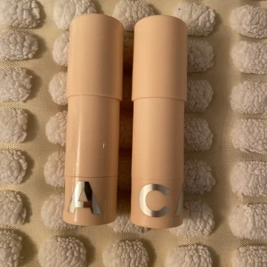 Caia sticks - Caia dewy stick och matte stick endast testade 1 gång 🩷 båda för 200 kr 175 kr/st nypris🩵 