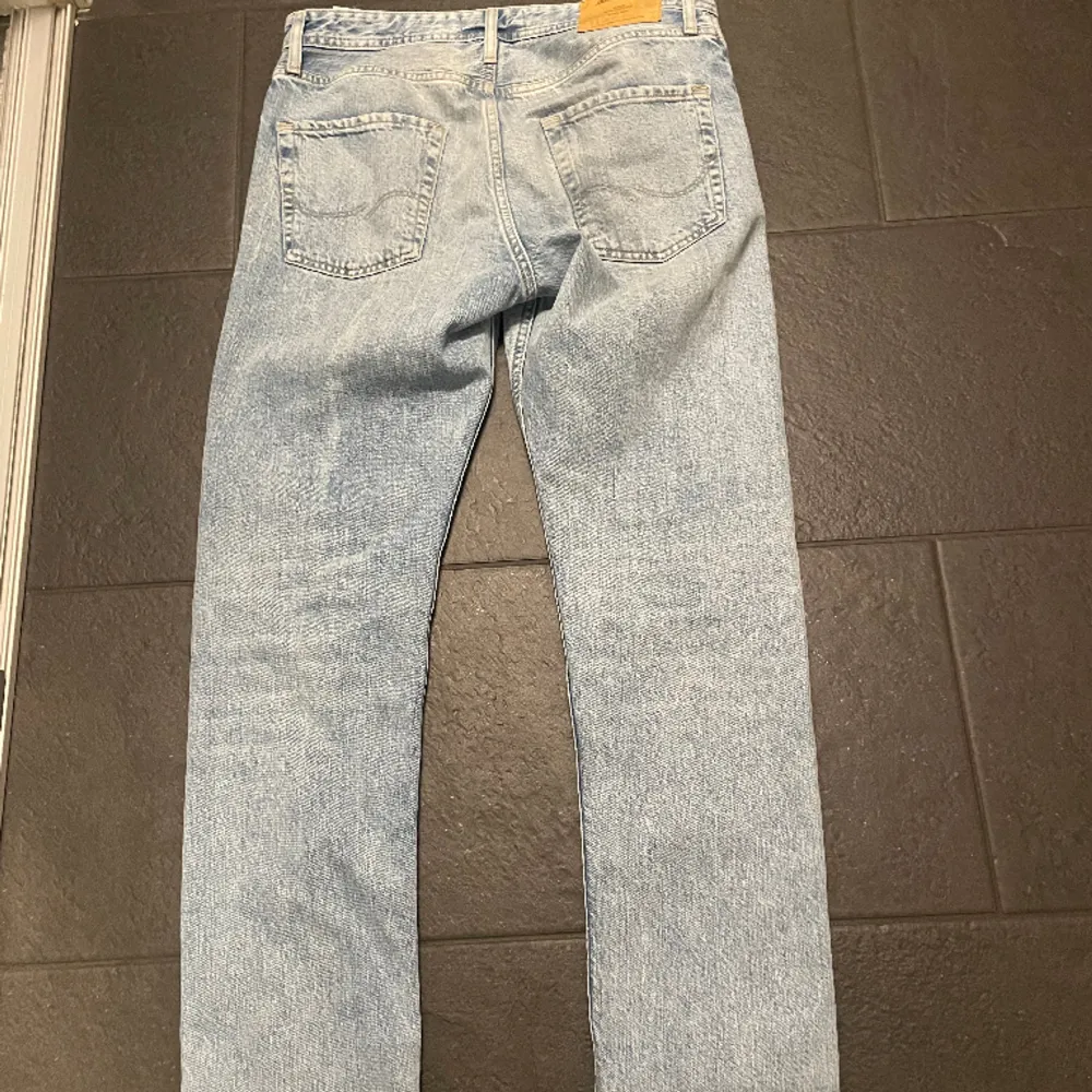 Fint par jeans ifrån jack & jones Storlek W28/L32 Ny pris 500. Jeans & Byxor.