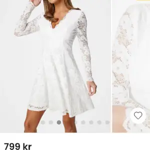 Säljer nu en jättefin vit klänning från Bubbelroom. Däremot kan jag inte hitta exakt den jag har på deras sida längre då denna köptes inför en konfirmation för 4 årsedan, men det är samma modell som på första bilden, med det brodyret på andra bilden🌸