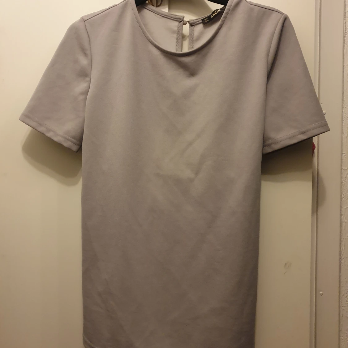 Fin grå/silvrig blus  - 90