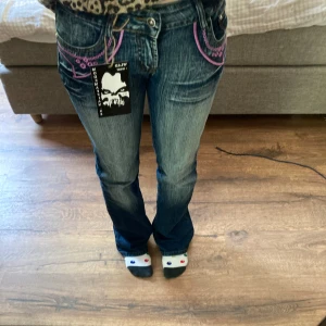 Crazy Age Bootcut Jeans - Crazy age bootcut jeans köpta på vinted💗 Advänt 3-4 gånger. Tog bilden när jag fick dom, men det finns inget tecken på andvändning. Pris kan diskuteras❤️ Säljer då de inte passar min stil.