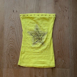 Tubtopp - tubtopp med rhinestones, storlek s-m. Från koucla