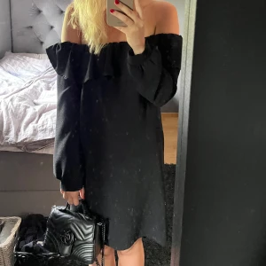 Offshoulder klänning  - Offshoulder klänning, köpt i Italien. 150kr🍒onesize 