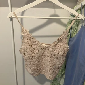 Fin linne - Älskar och ser så fin ut! Inga defekter. För fler bilder kan du kontakta mig. Kan sänka priset om det är en snabb affär. Är 164cm lång.