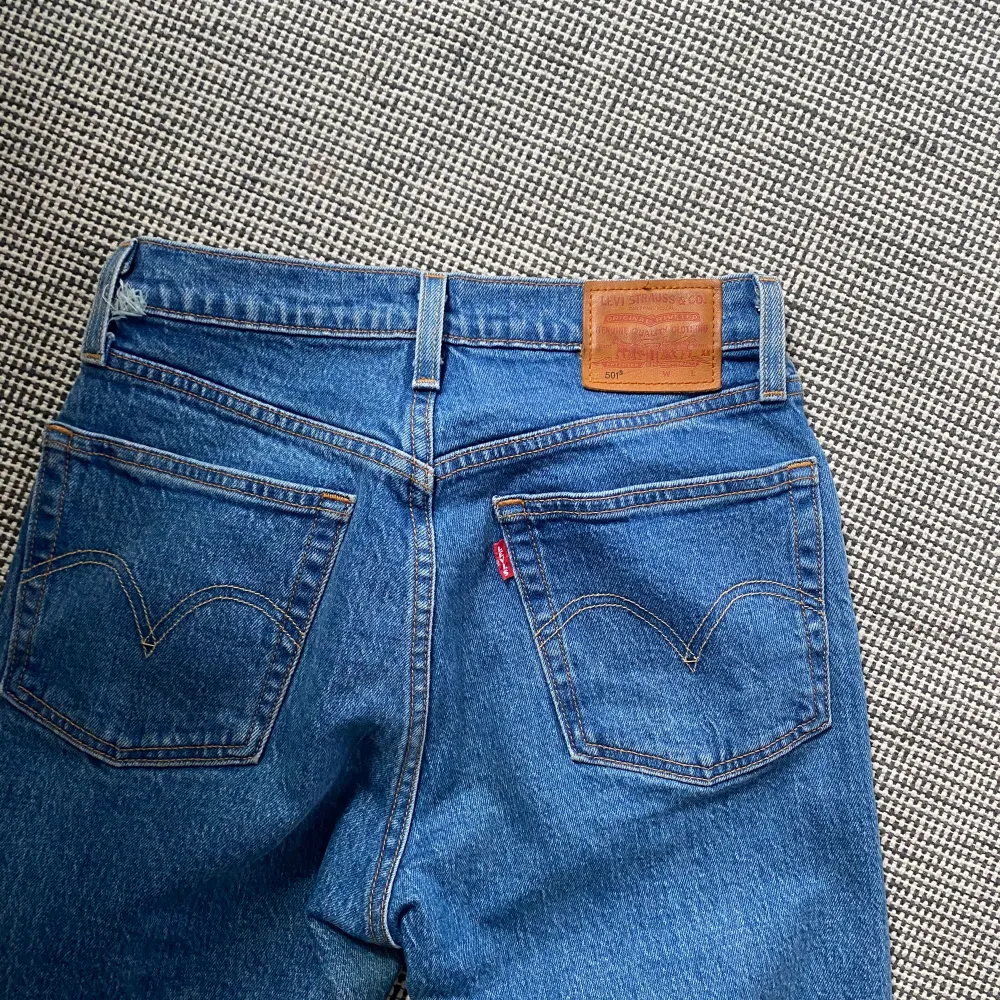 Levis 501 i storlek 25. Motsvarar 34 i jeans. helt oanvända. . Jeans & Byxor.