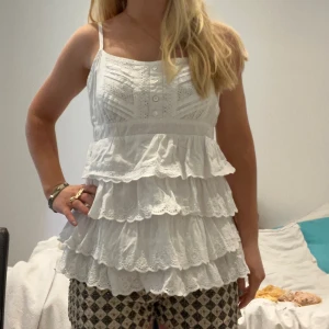 Volangtopp - Så fin sommartopp med volanger och broderingar 🌸🌸