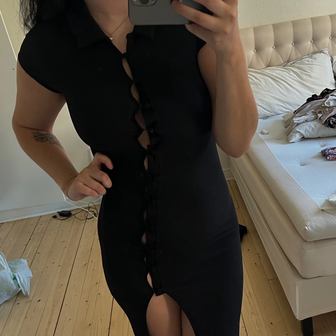 svart klänning NAKD med knappar