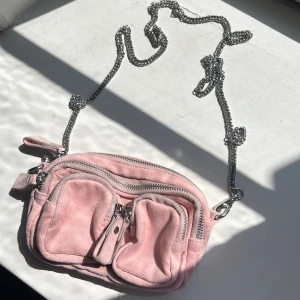 Rosa väska - Superfin liten väska från Gina köpt för några år sedan, är aldrig använd💓