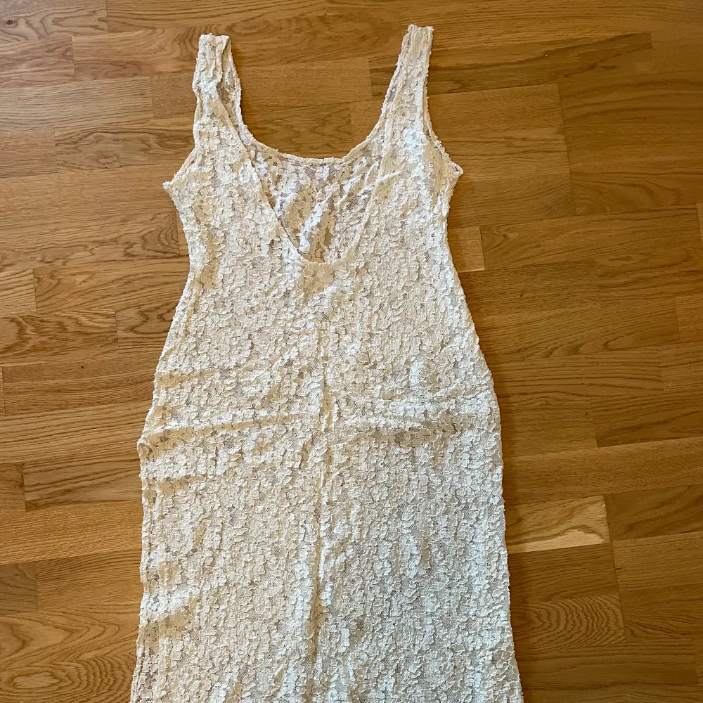 Gammal second hand strand klänning från victoria secret. Står storlek M, skulle dock saga den passer en S/M 💁🏼‍♀️. Klänningar.