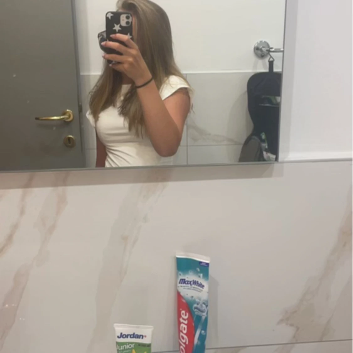 vit topp med öppen rygg