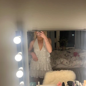 Paljett klänning - Säljer denna paljett klänning, aldrig använd endast testad Nypris 319kr  Säljer en likadan i svart❤️