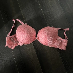 Bh - Rosa fin spets bh i storlek 75D