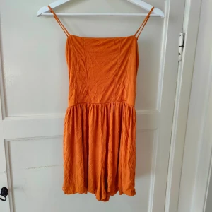 Playsuit - Som ny. Använd en gång. Jätteskön på 💗