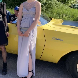 Balklänning - Balklänning strl xs  Endast använd en gång utan defekter Alla pärlor sitter kvar på bröstet