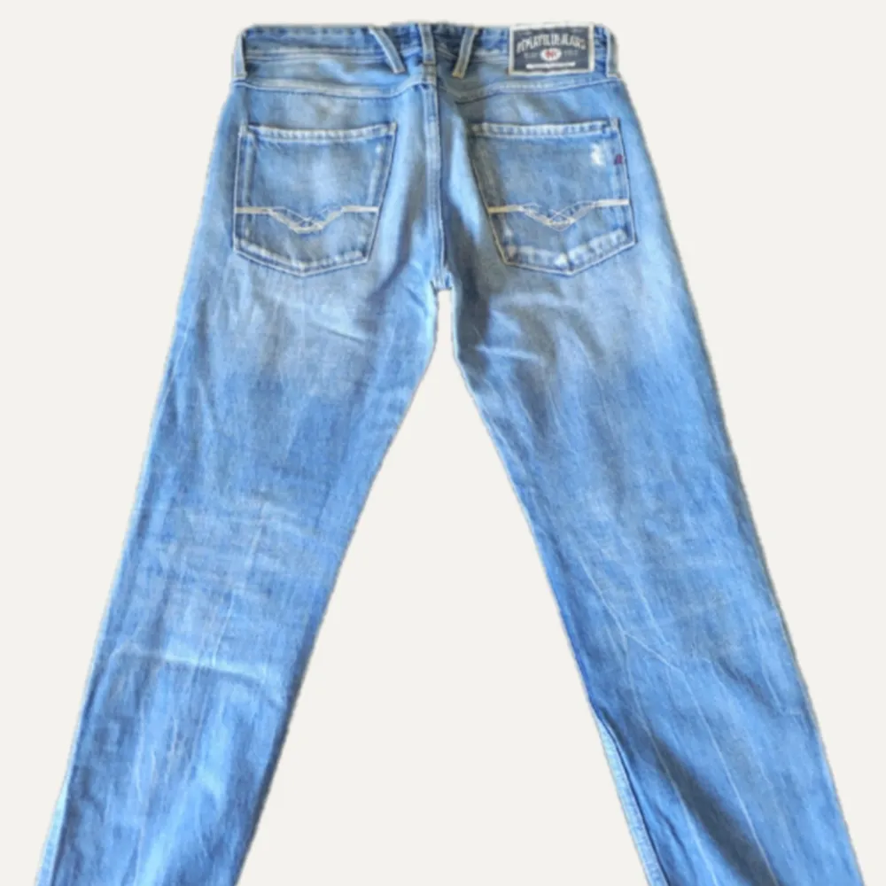 Riktigt feta replay jeans i bra skick 7/10 Dom är i storlek 3130 ny pris är ungifär 1700 mitt pris 800 går o diskutera vid snabb affär . Jeans & Byxor.
