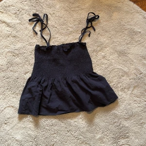 Söt topp - Kan användas som topp eller kjol endast använd någon enstaka gång 💙